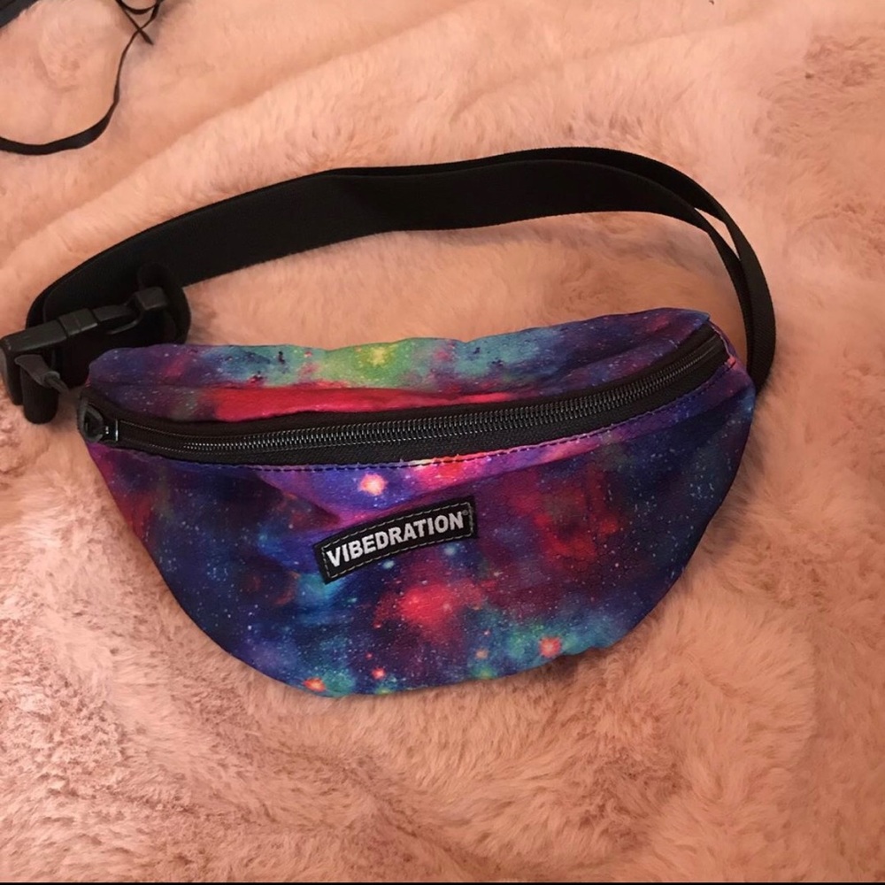 Vibedration fanny pack